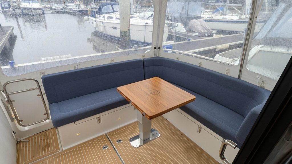 aa226c445d254dbebd1f46b5274c3b62c3f39b4717c64eb6926c4eb51bd80f81 copy