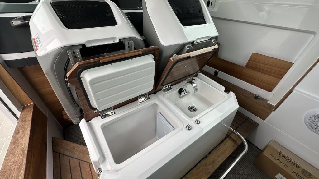 bdc38b7b60434c99a6d60adde611e6e8110316e9803646b2b586f3b1fa79edff