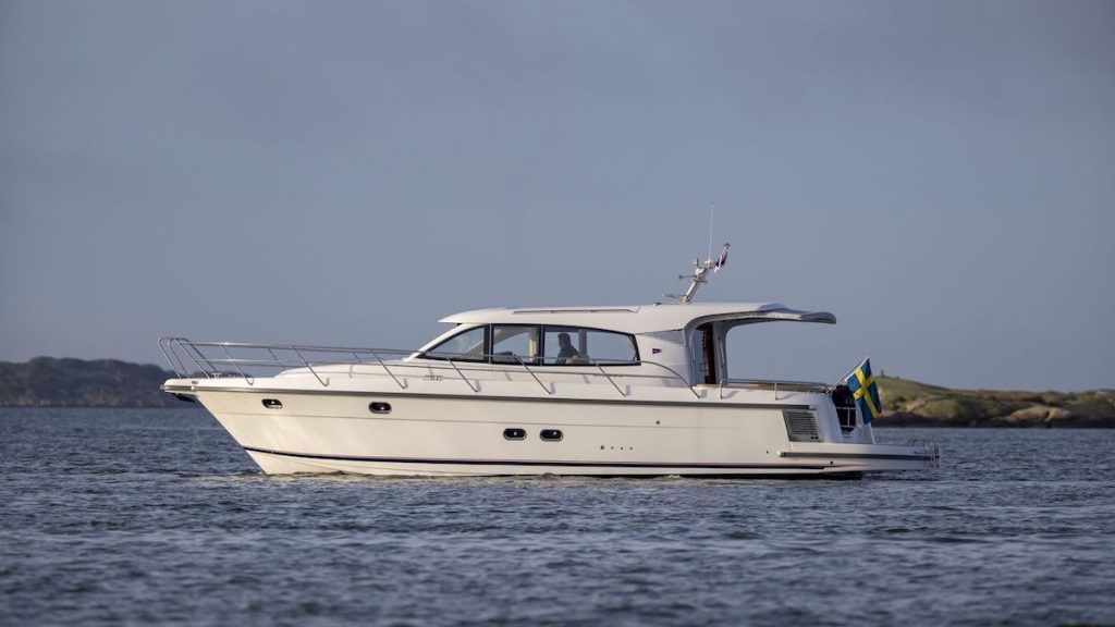 Nimbus-405-Coupe-9114-scaled