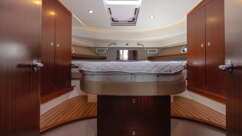 Nimbus_405_Flybridge_Q6A7087-Enhanced-NR