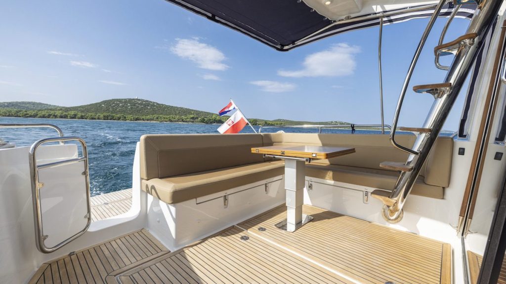 Nimbus_405_Flybridge_Q6A7203-scaled