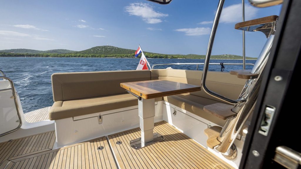 Nimbus_405_Flybridge_Q6A7227-scaled