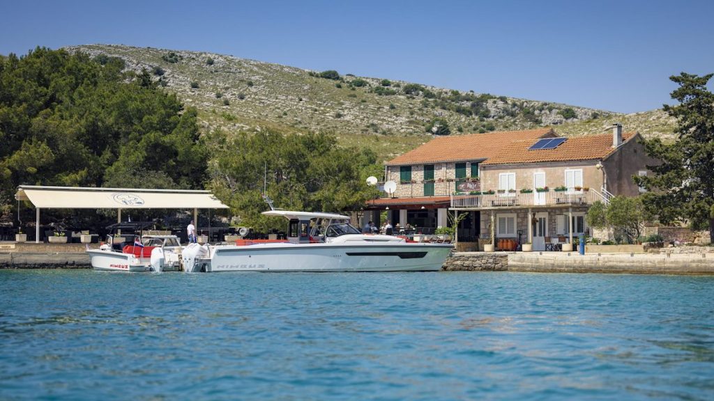 T11-and-T8-6822-2048x1366