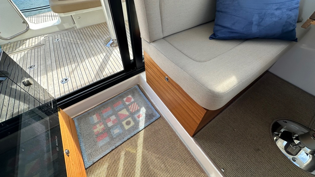 4A19195E-11B2-429E-96AE-BD7AC37DEB55_1_105_c