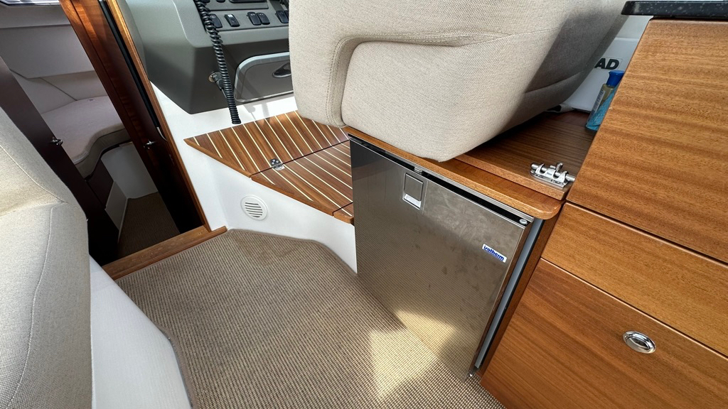 B8C87D32-CFF8-40CF-AE7D-5AE8B0518BE6_1_105_c