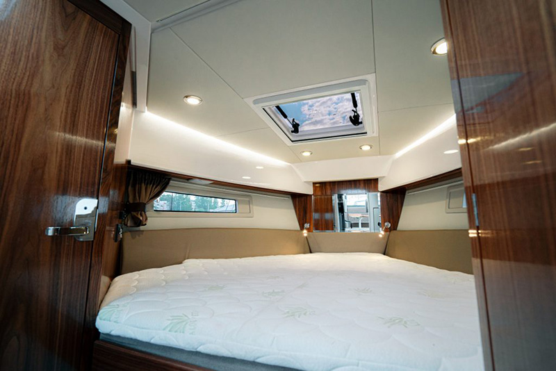 Aquador Boats 250 Hard Top Berth