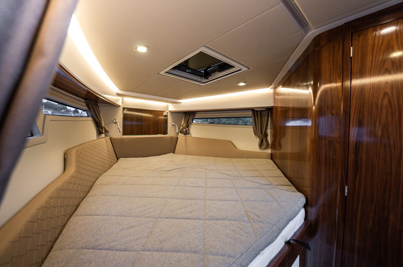 Aquador 400 Hard Top Berth
