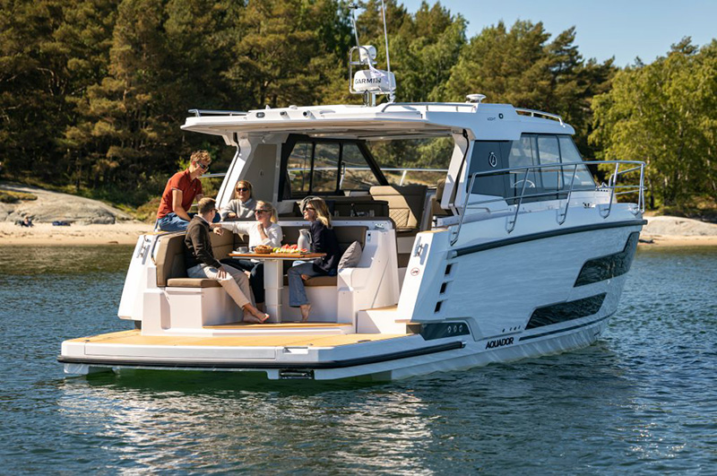 Aquador 400 Hard Top Stern