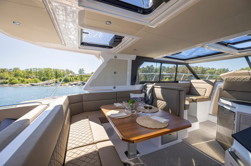 Aquador 400 Hard Top Wheelhouse