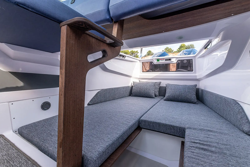 Axopar 29 XC Cross Cabin Berth