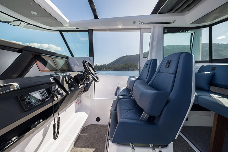 Axopar 29 XC Cross Cabin Wheelhouse