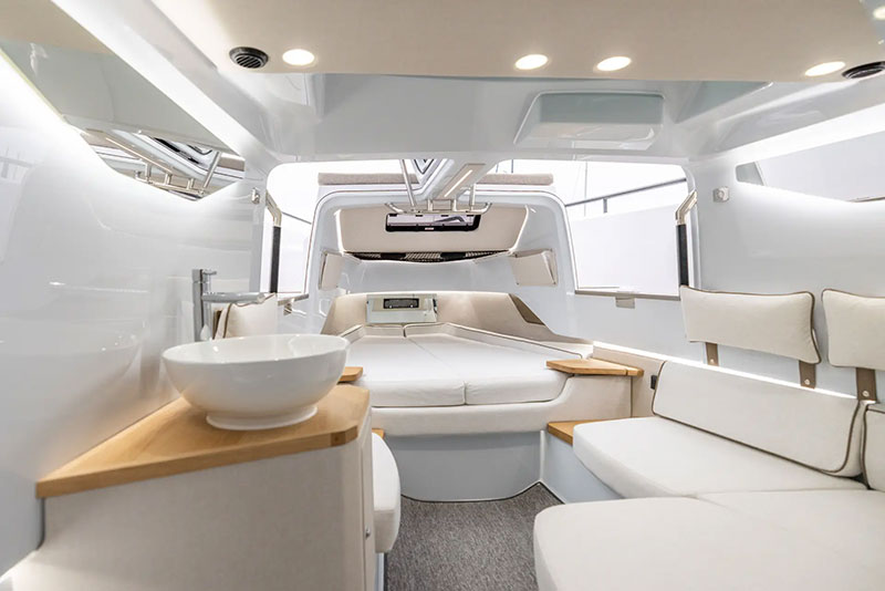 Axopar 37 Sun Top Berth