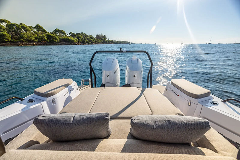 Axopar 37 Sun Top Stern