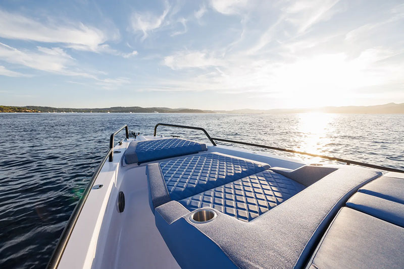 Axopar 37 XC Cross Cabin Bow Seating