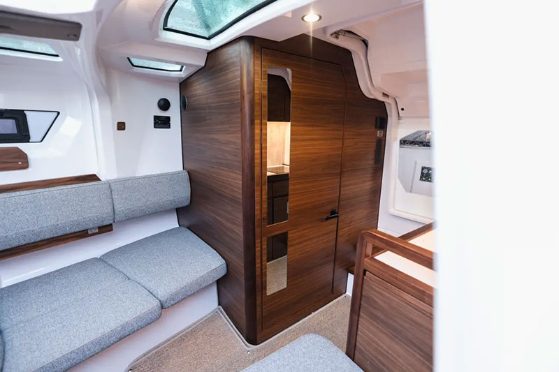 Axopar 38 Cross Cabin Toilet
