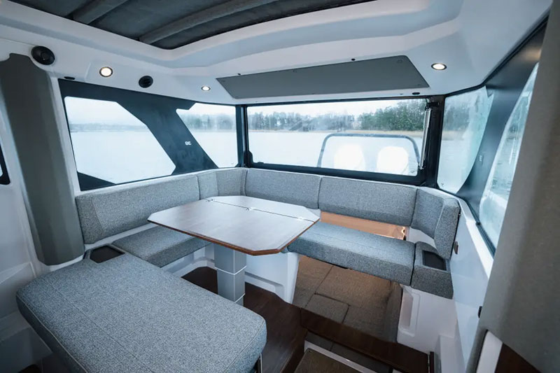 Axopar 38 Cross Cabin Wheelhouse