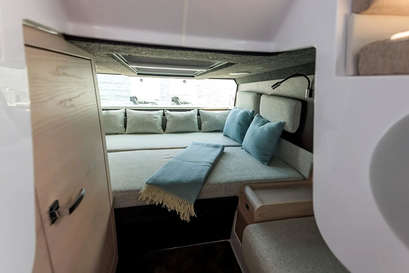 Axopar 45 Sun Top Aft Berth