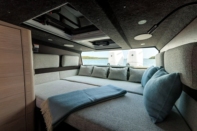 Axopar 45 Sun Top Aft Berth