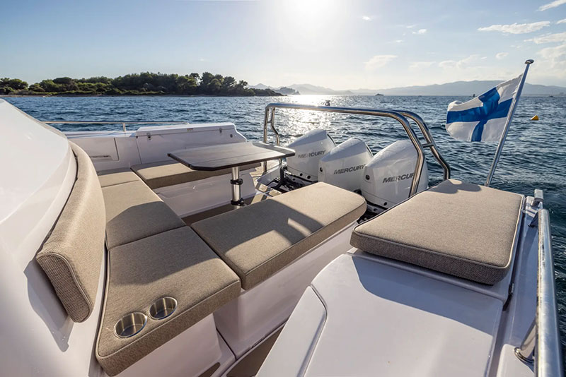 Axopar 45 XC Cross Cabin Aft Seating