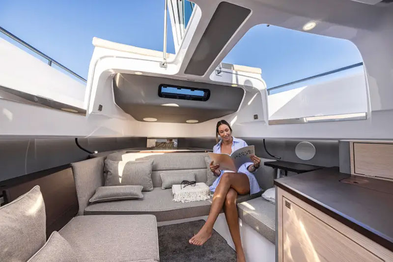 Axopar 45 XC Cross Cabin Berth