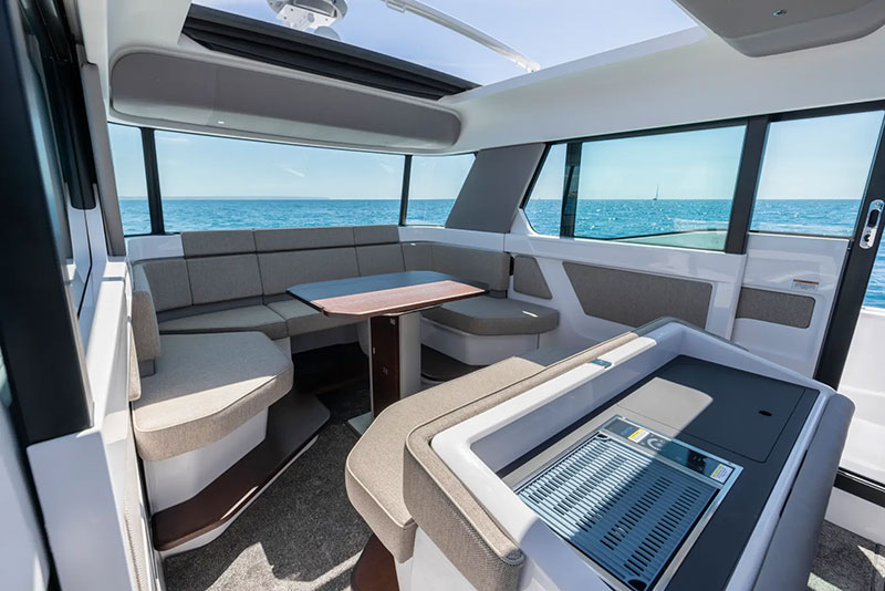 Axopar 45 XC Cross Cabin Wheelhouse