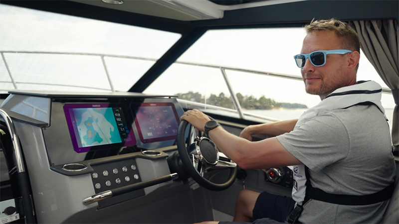 Aquador Boats 250 Hard Top Helm