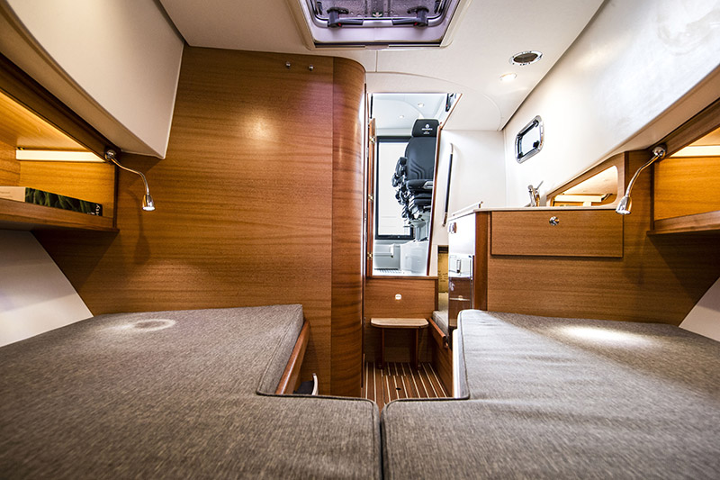 Paragon Yachts 31 Cabin Berth