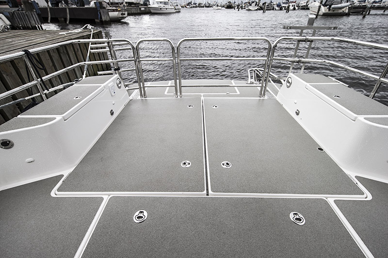 Paragon Yachts 31 Cabin Stern