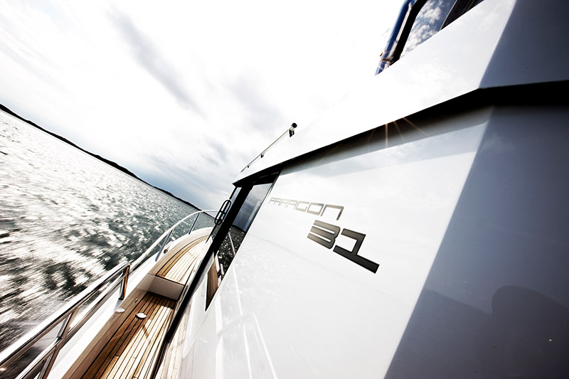 Paragon Yachts 31 Cabin Topside
