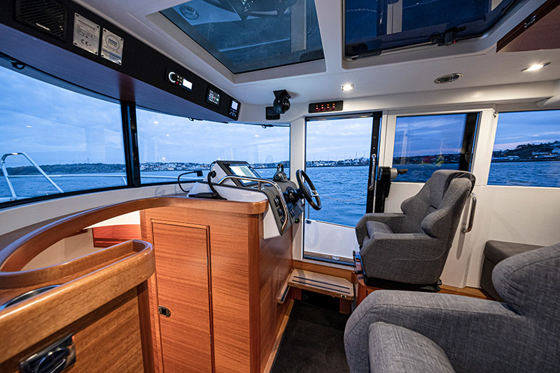 Paragon 31 Flybridge Helm