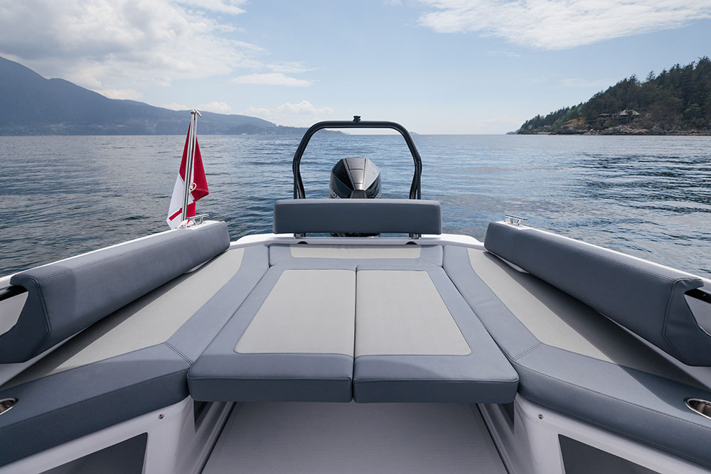 Axopar 25 Cross Top Stern Seating