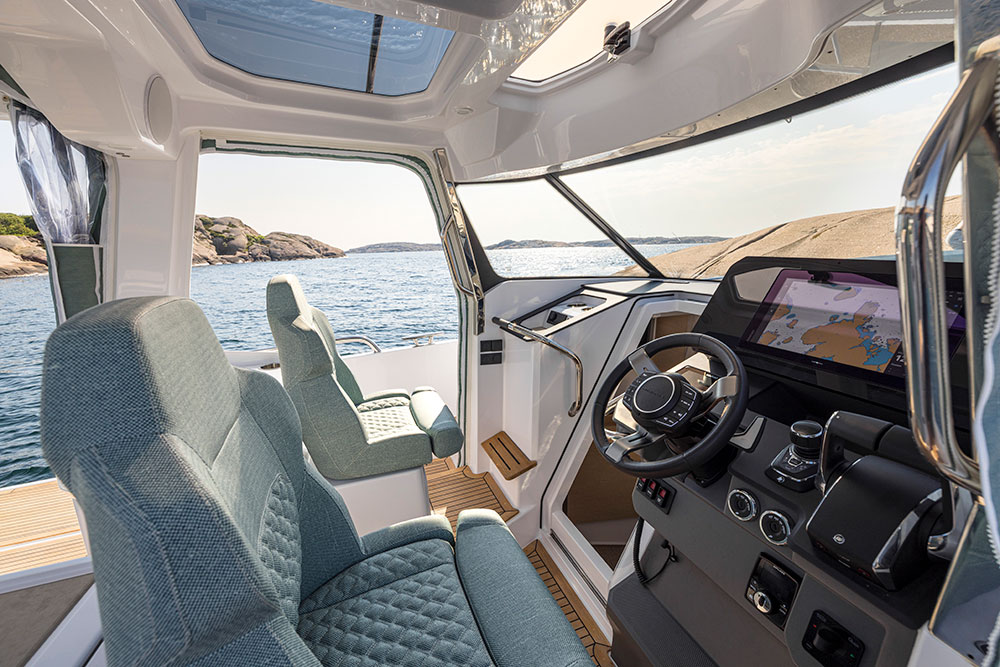 Nimbus Sports Tender 35 Helm