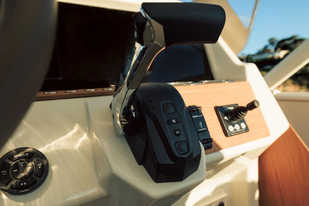 Axopar 22 AX/E Throttle