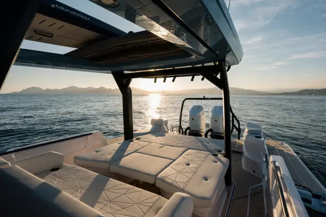 Axopar 38 Cross Top Aft Deck