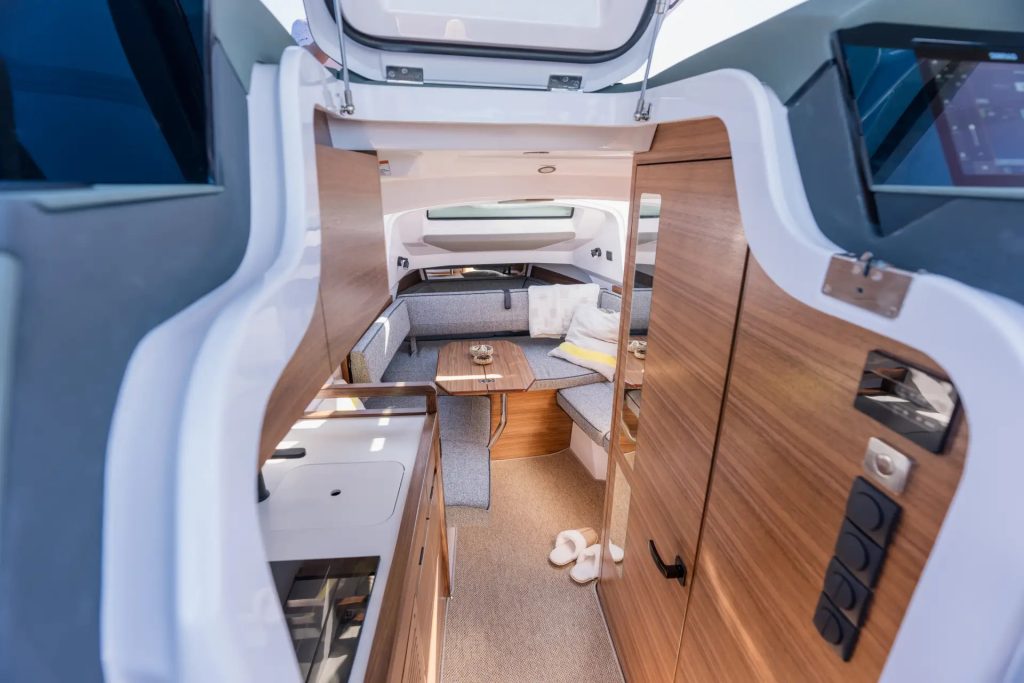 Axopar 38 Cross Top Cabin